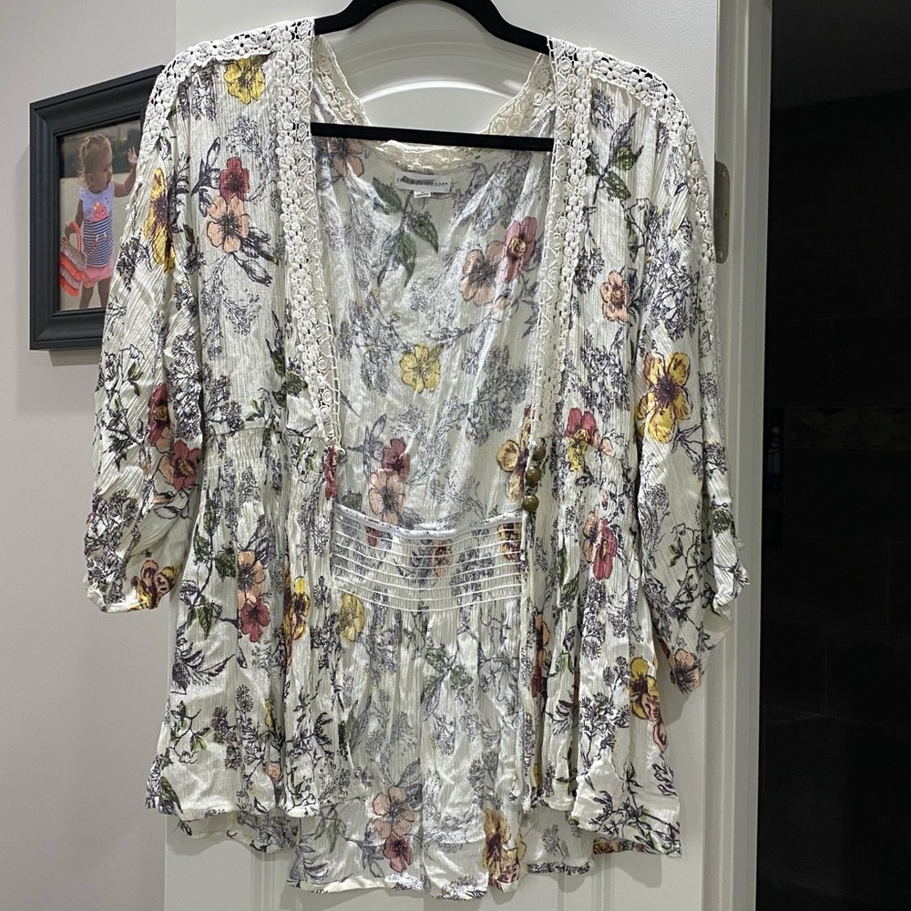 Coco and Jameson Floral Overpiece Small
